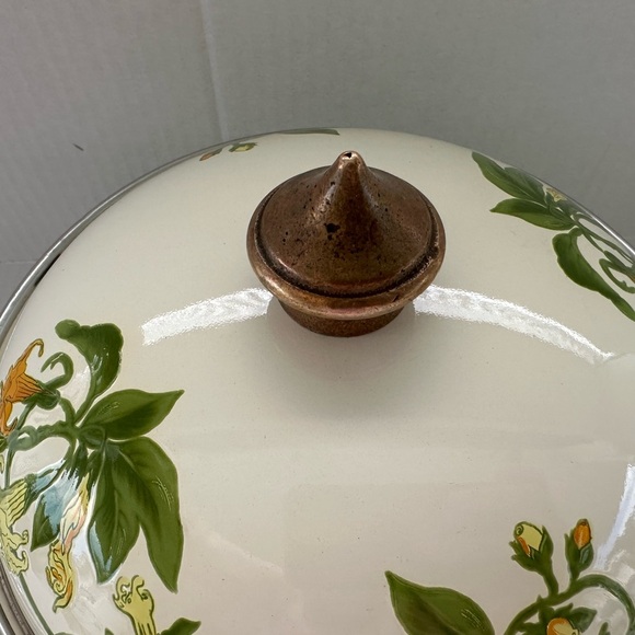 Floral Enamel Saucepan with Brass Handle - Picture 5 of 15